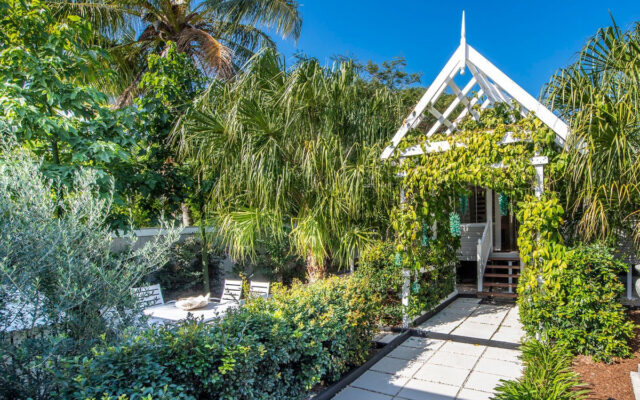 50 Horseshoe Bay Road, Horseshoe Bay QLD 4819